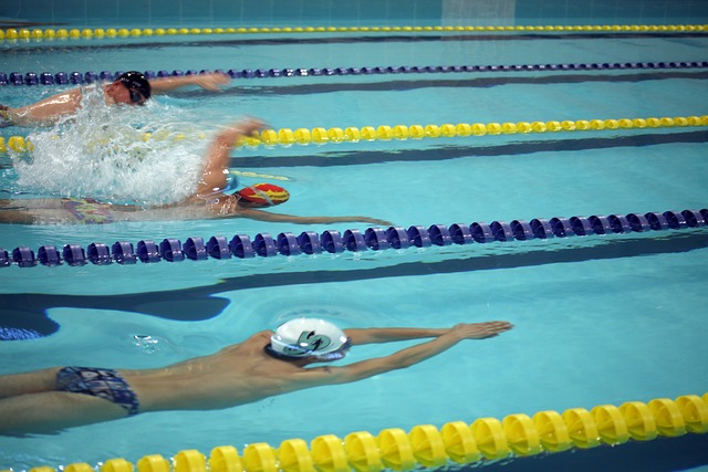 也凸显了德 也凸显了德